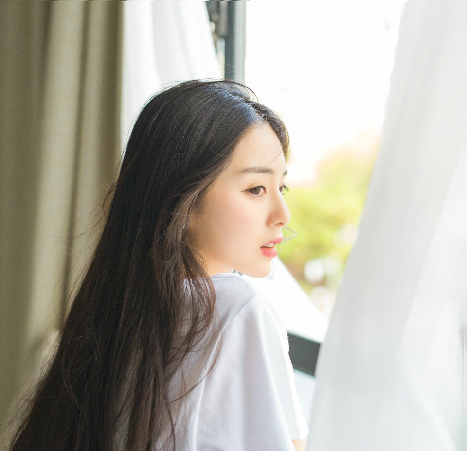 “若将军愿意，可愿随军出征，平定益州？”吕征微笑道，并未强迫，说话做事，虽有威仪，却不同于吕布，让人有种如沐春风之感。